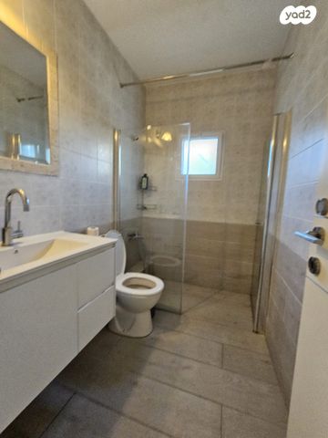 דירה, חומה ומגדל, קרית חיים מזרחית, חיפה