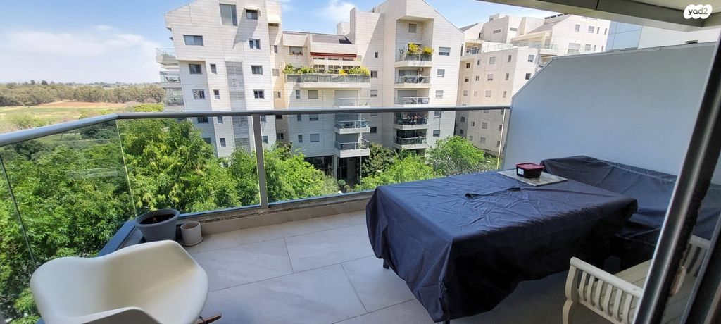 דירה, דובה ויצחק שיינפיין, כפר סבא הירוקה, כפר סבא