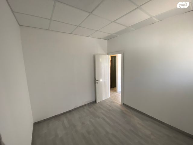 משרדים, החרושת, כרמיאל