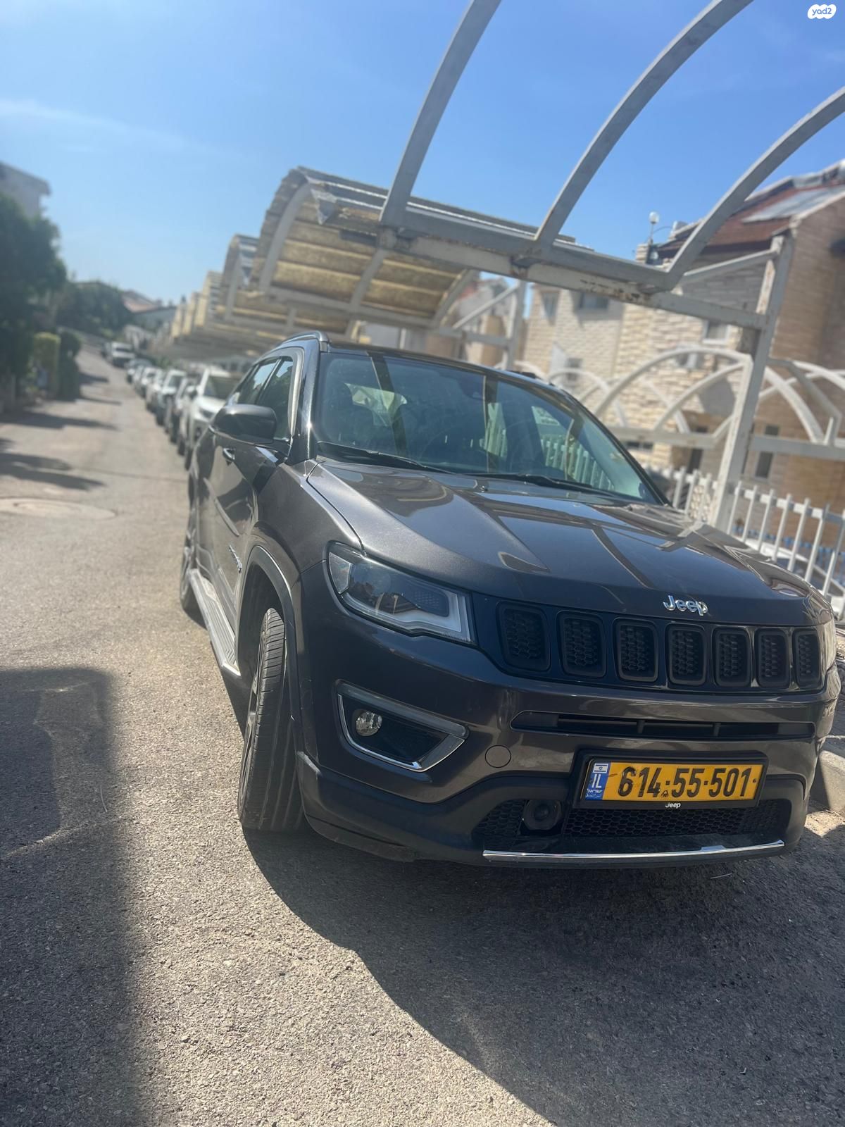 מודעת רכב ג'יפ קומפאס