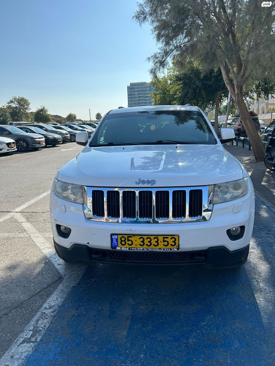 מודעת רכב ג'יפ גרנד צ'ירוקי
