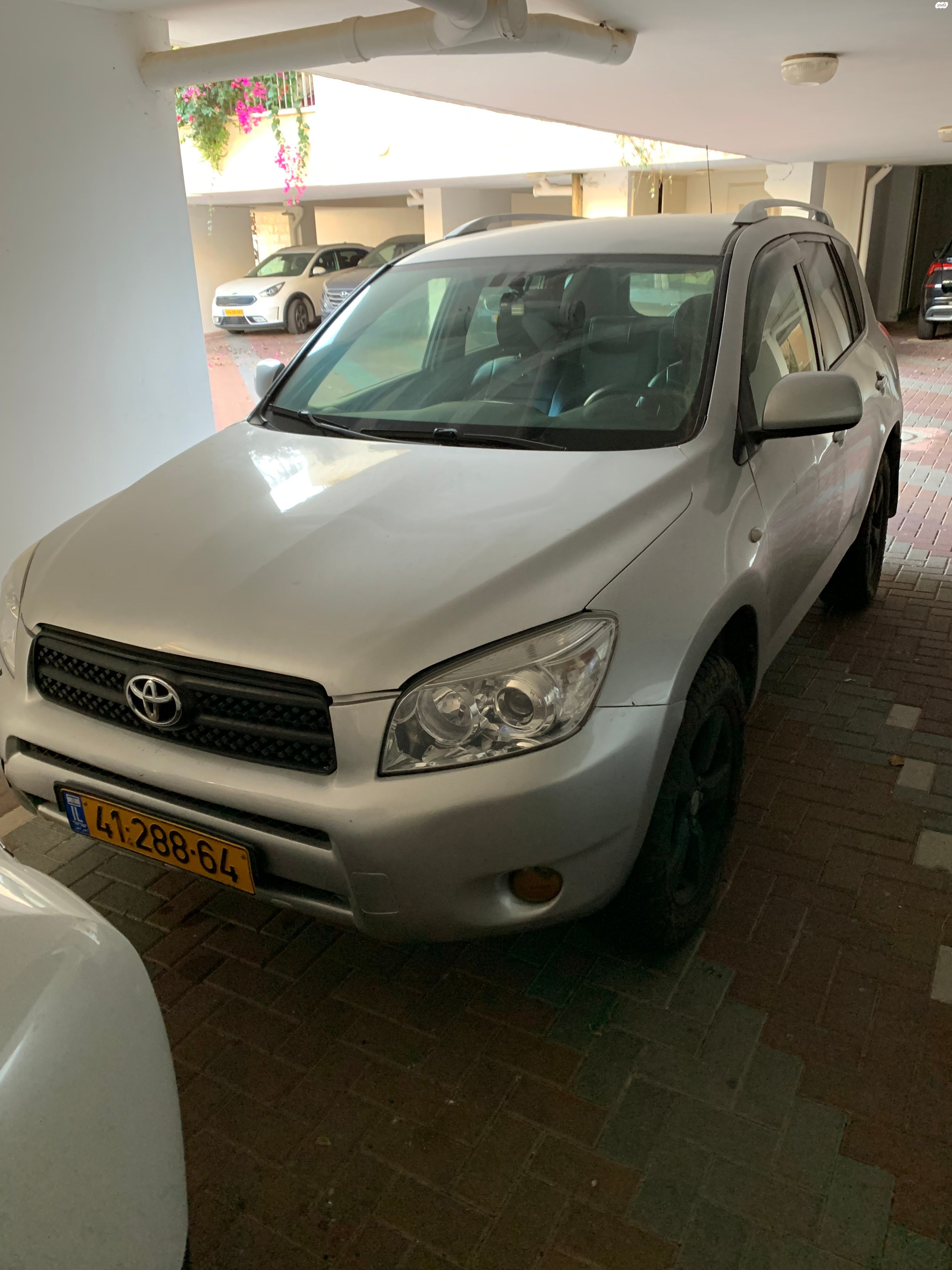 מודעת רכב טויוטה RAV4