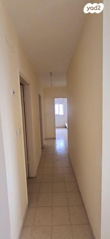 דירה, שדרות משה שרת 17, קרית ים ב', קרית ים