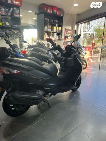 מודעת רכב סאן יאנג ג'וי-מקס 300 XI