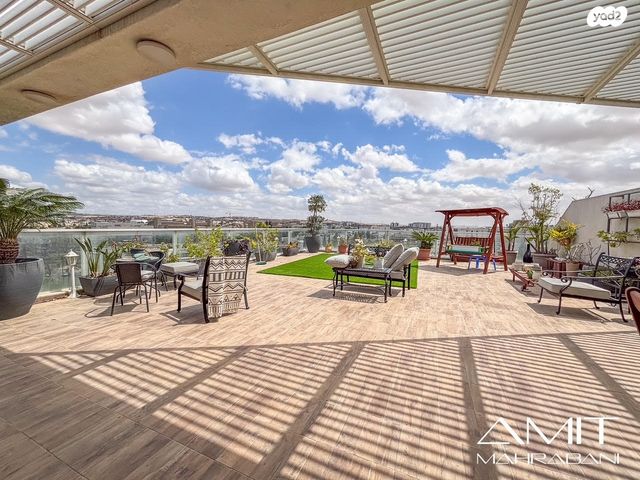 גג/ פנטהאוז, ראובן רובין, באר שבע