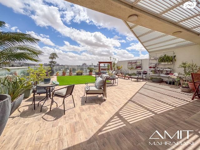 גג/ פנטהאוז, ראובן רובין, באר שבע