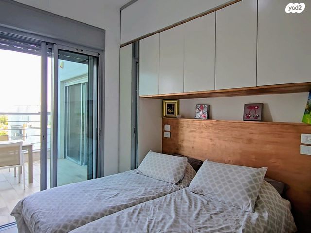 גג/ פנטהאוז, הנרייטה סולד, קזן, רעננה