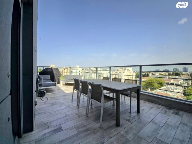 גג/ פנטהאוז, הנרייטה סולד, קזן, רעננה