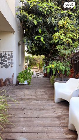 דו משפחתי, נאות הראשונים, מזכרת בתיה