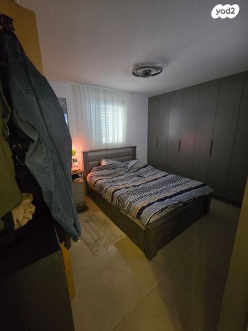 דירה, יעקב קרול, קרול, פתח תקווה