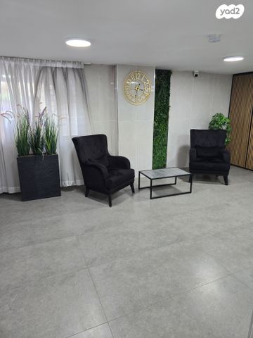 דירה, יעקב קרול, קרול, פתח תקווה