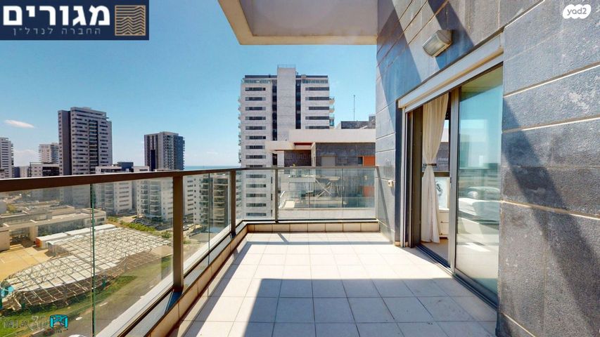 דירה, לח"י, גלי כרמל, טירת כרמל