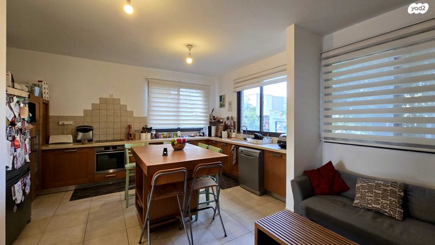 דו משפחתי, נאות הראשונים, מזכרת בתיה