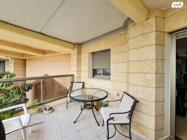 דירה, הפרחים, קרית הפרחים - 2005, רעננה