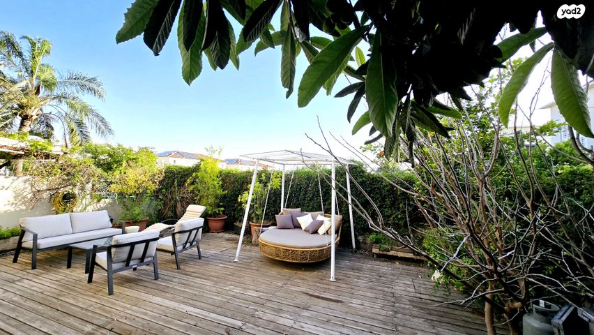 דו משפחתי, נאות הראשונים, מזכרת בתיה