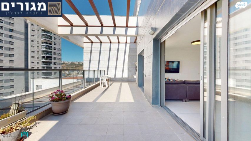 דירה, לח"י, גלי כרמל, טירת כרמל