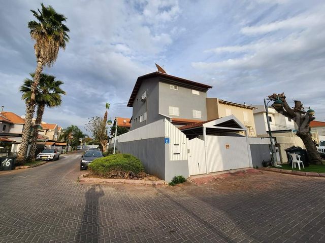 התאנים 11