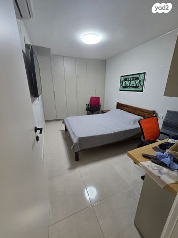 דירה, יעקב קרול, קרול, פתח תקווה