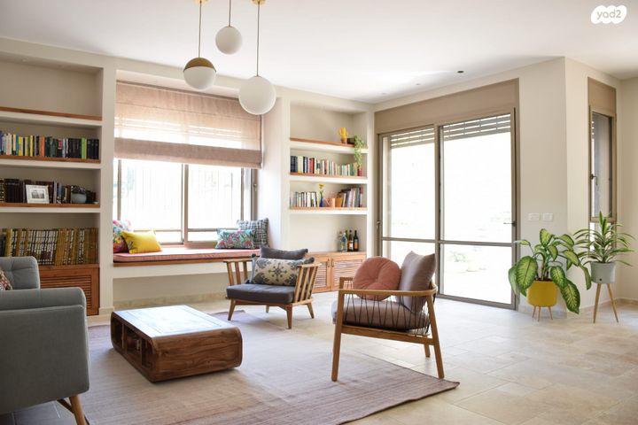 דו משפחתי, שערי תקווה