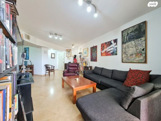 דירה, הפרחים, קרית הפרחים - 2005, רעננה