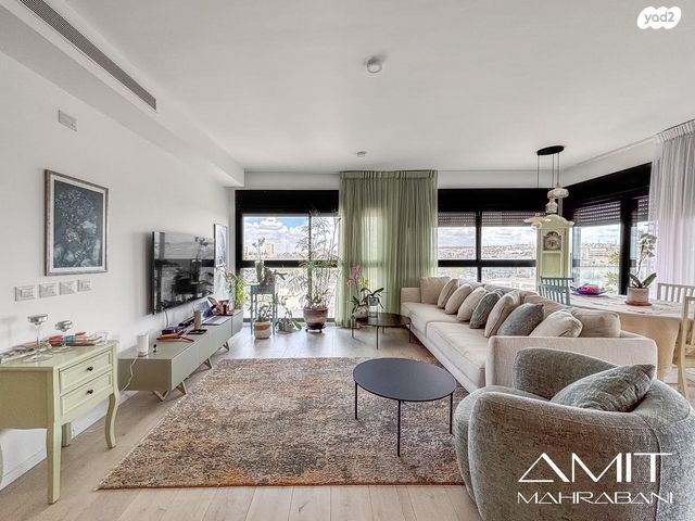 גג/ פנטהאוז, ראובן רובין, באר שבע