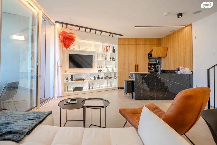 דופלקס, גרציאני יצחק 8, גני שרונה, קרית הממשלה, תל אביב יפו