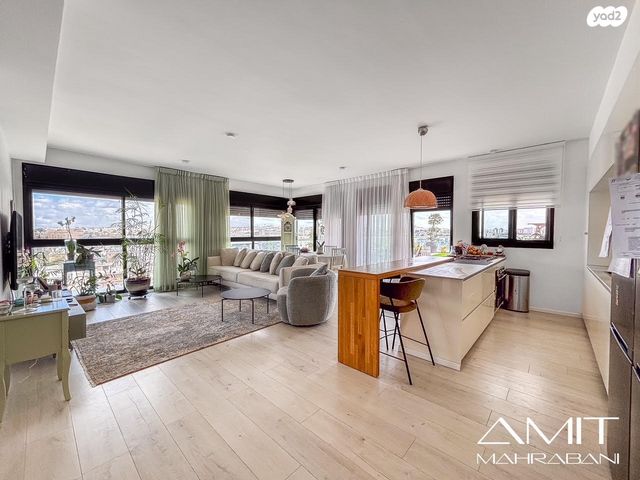 גג/ פנטהאוז, ראובן רובין, באר שבע