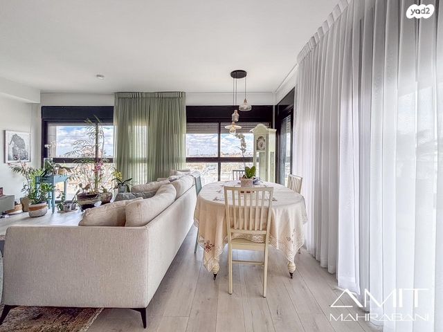 גג/ פנטהאוז, ראובן רובין, באר שבע