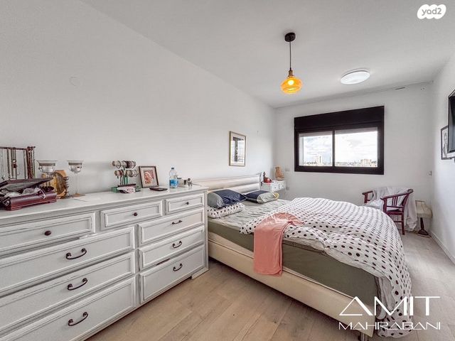 גג/ פנטהאוז, ראובן רובין, באר שבע