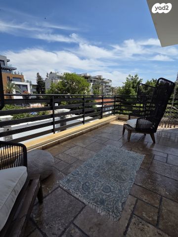 דו משפחתי, רמת השרון