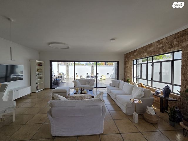 דו משפחתי, רמת השרון