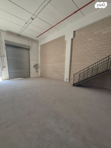 מחסנים, אבן יהודה