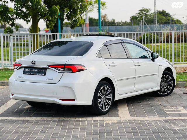 קורולה Executive היברידי אוט׳ סדאן 4 דל 1.8 (122 כ״ס)