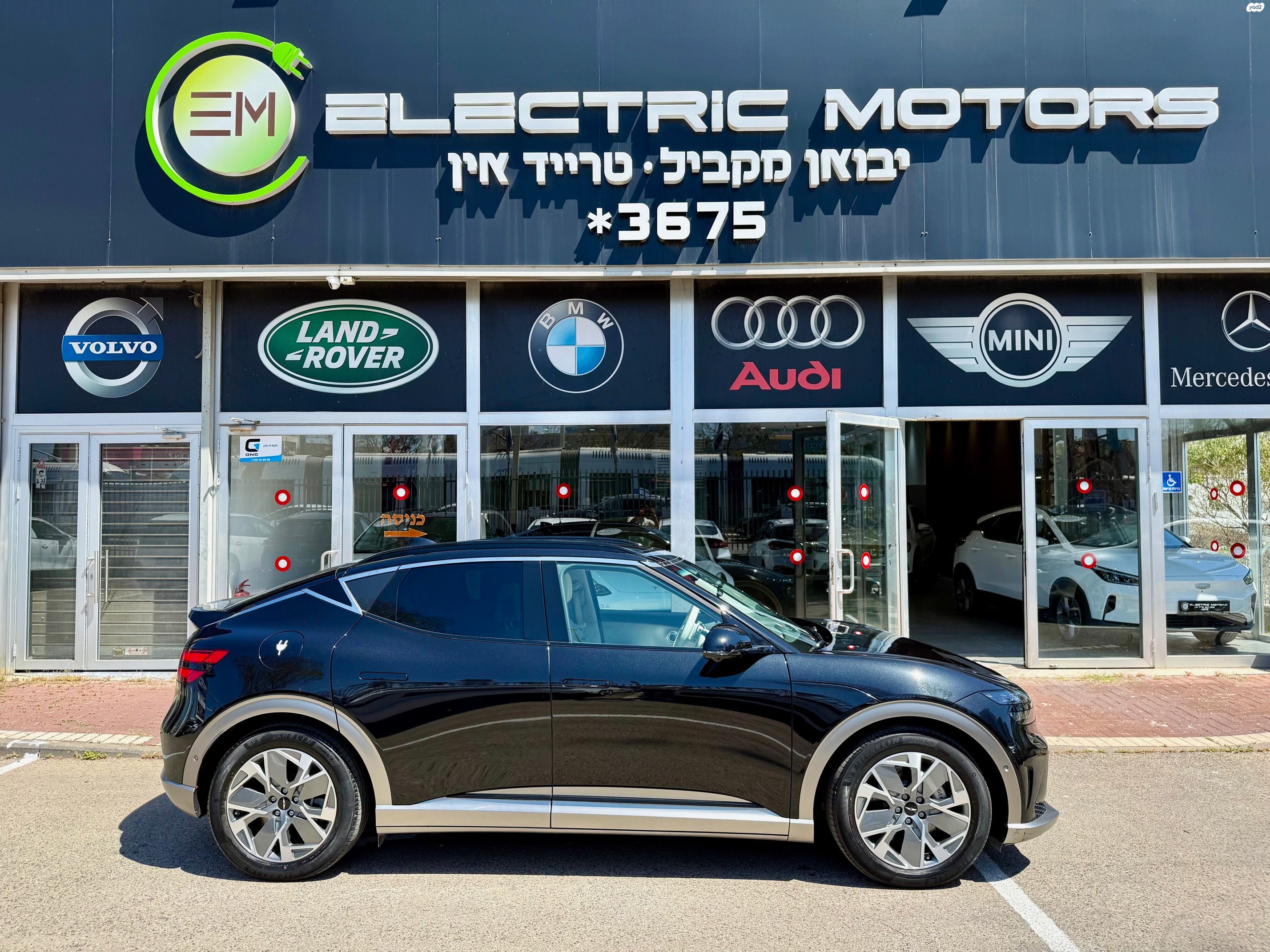 מודעת רכב ג'נסיס GV60 2