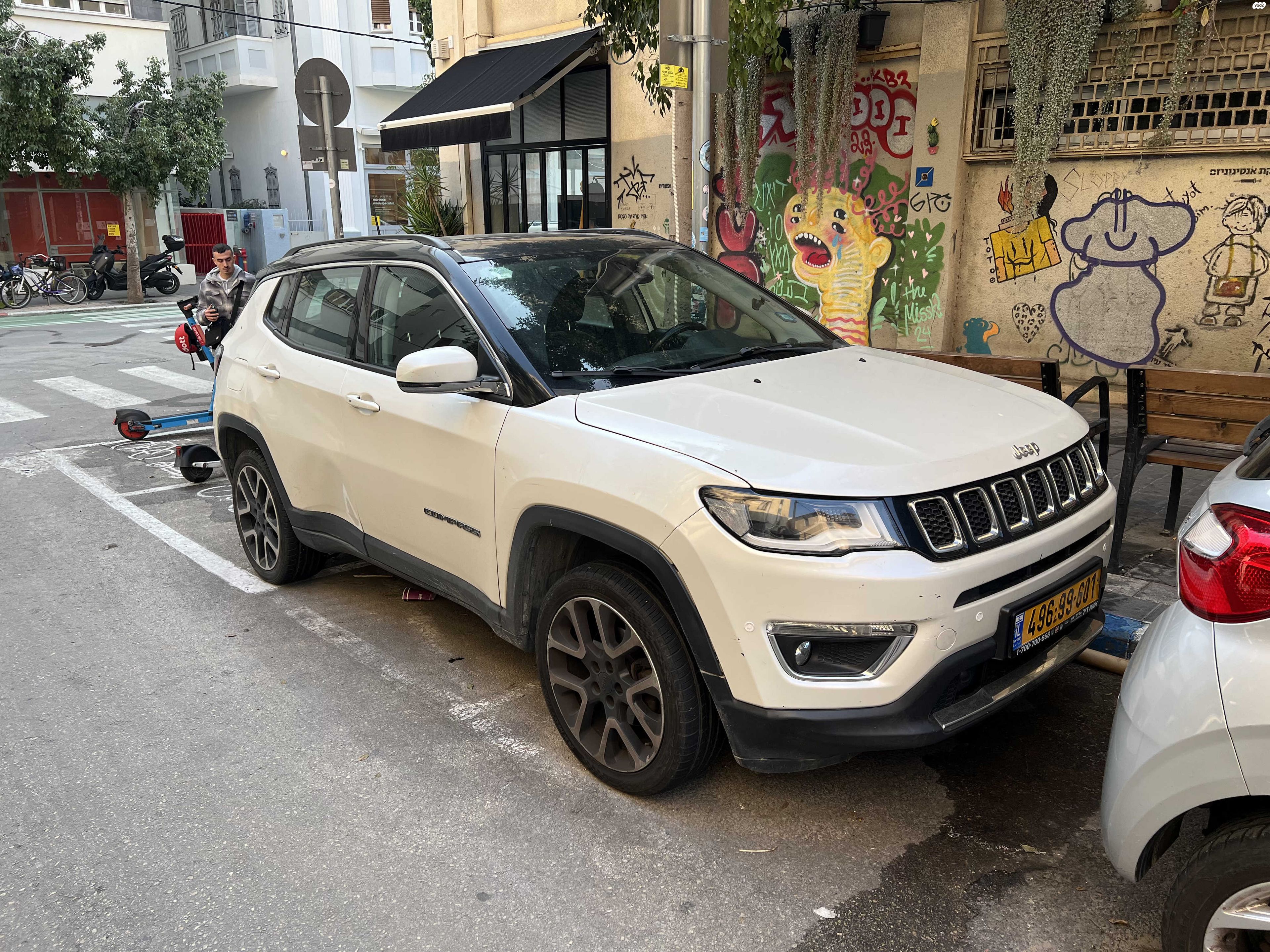 מודעת רכב ג'יפ קומפאס