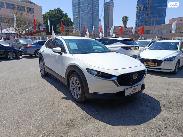 מודעת רכב מאזדה CX-30