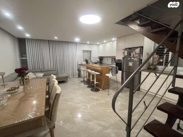 דופלקס, הבעש"ט 28, ג' / מרכז מזרח העיר, רחובות