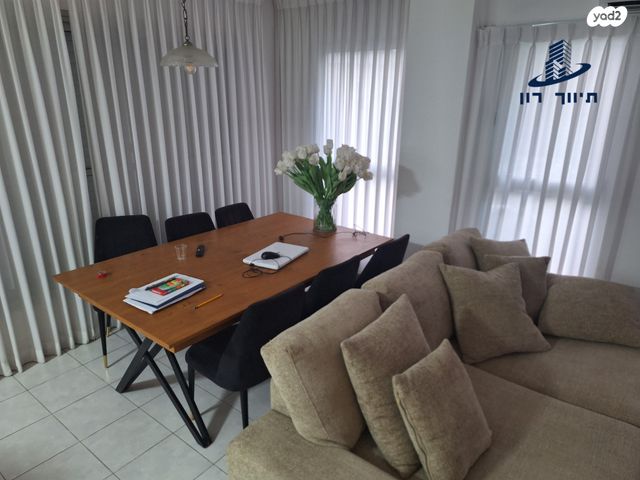 גג/ פנטהאוז, הל"ה, הל"ה, גבעתיים