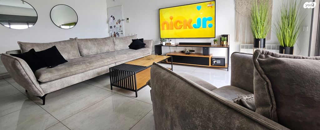 גג/ פנטהאוז, צור הדסה