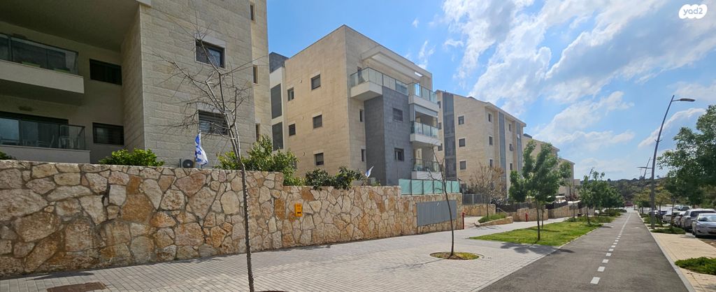 גג/ פנטהאוז, צור הדסה