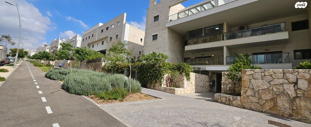 גג/ פנטהאוז, צור הדסה