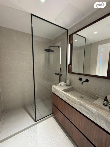 דירה, ליאונרדו דה וינצ'י, גני שרונה, קרית הממשלה, תל אביב יפו