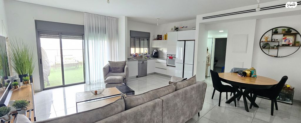 גג/ פנטהאוז, צור הדסה