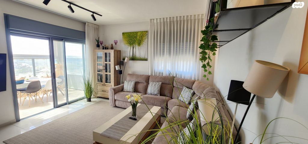 גג/ פנטהאוז, צור הדסה