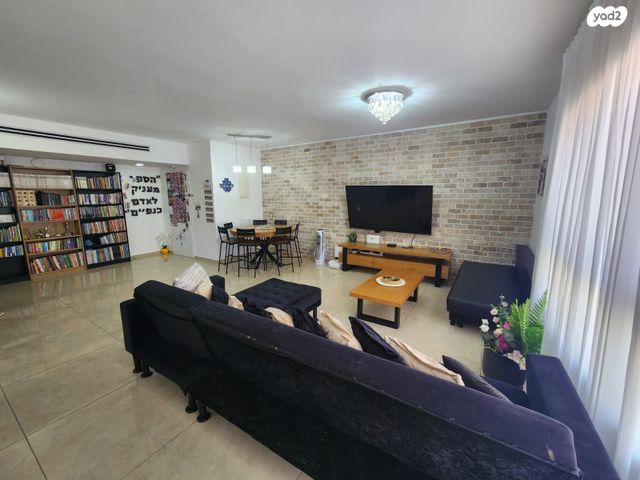 העונות - בבניה, רובע 11