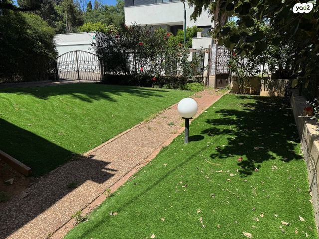 דו משפחתי, נווה מגן, רמת השרון