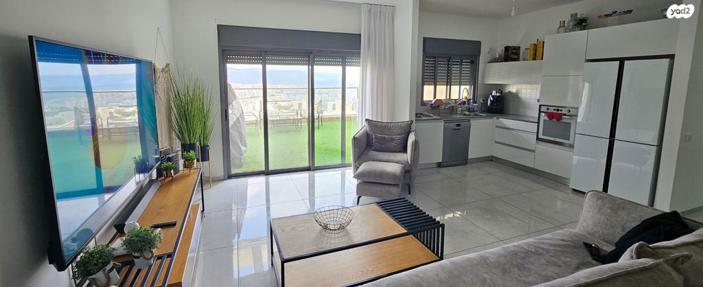 גג/ פנטהאוז, צור הדסה