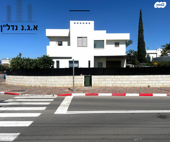 דו משפחתי, גן יבנה