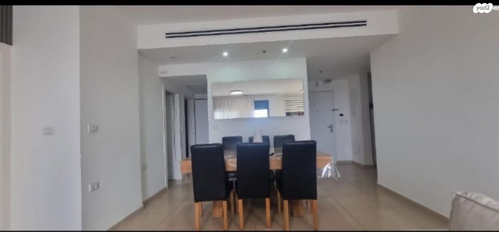 דירה, אור עקיבא