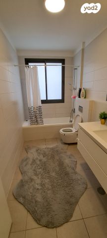 דירת גן, אסף, חרוזים, רמת גן